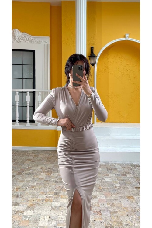 3361-BEJ BÜZGÜLÜ DEMİR TOKA KEMERLİ ELBİSE