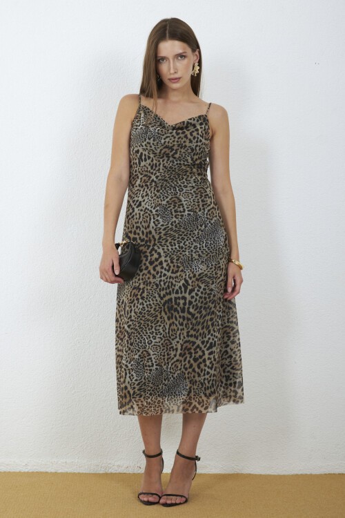 3541-Leopar Desenli Degaje Yaka Askılı Midi Elbise