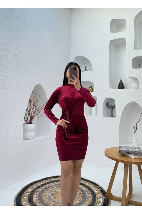 3648-BORDO KADİFE ÖNDEN BAĞLAMALI KISA ELBİSE