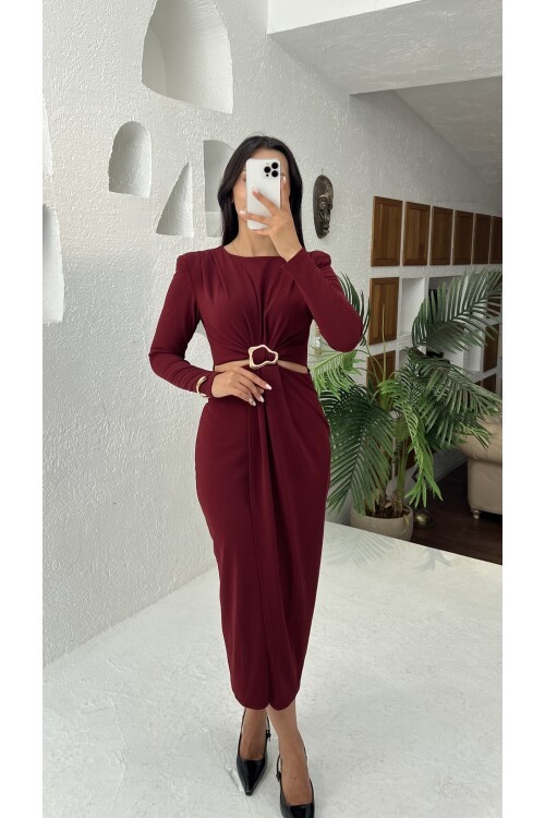 3655-BORDO YANLARI AÇIK GOLD TOKA DETAYLI ELBİSE