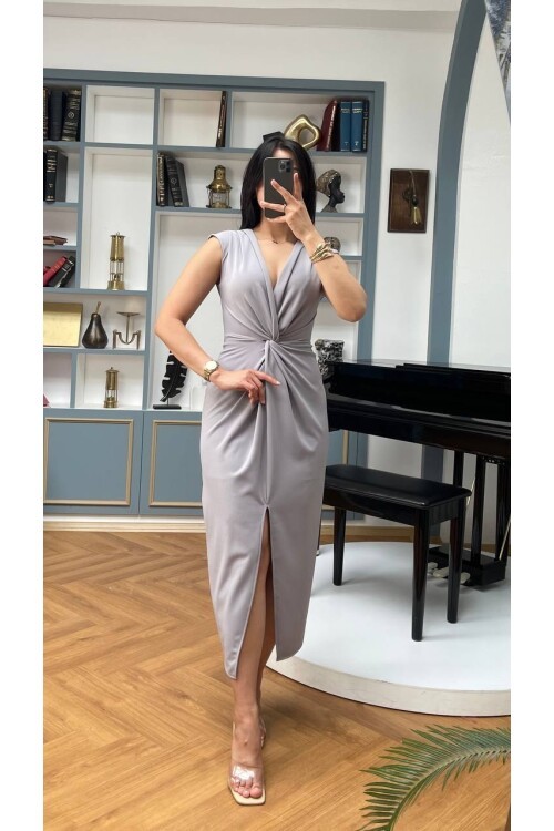 3698-GRİ ÖNÜ BÜZGÜLÜ ELBİSE