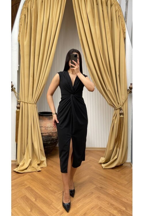 3698-SİYAH ÖNÜ BÜZGÜLÜ ELBİSE