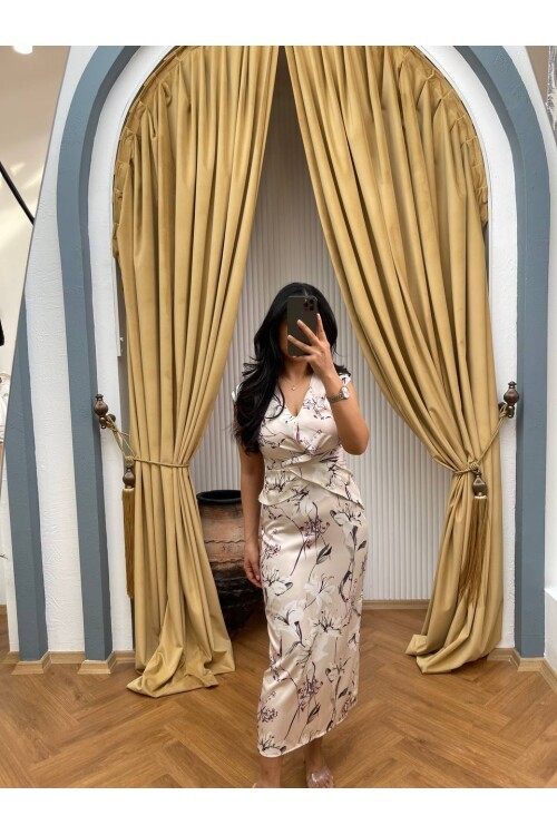 3710-BEYAZ SATEN DETAY ELBİSE