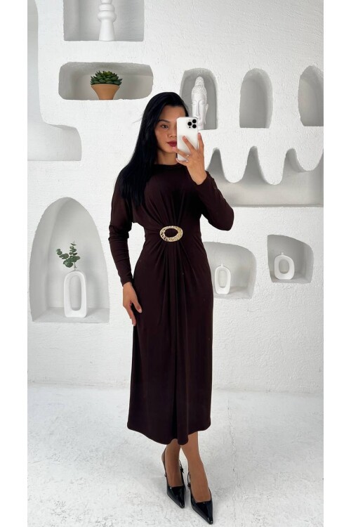 3831-KAHVERENGİ ELİPS TOKALI ÖNDEN DÜĞÜMLÜ SANDY ELBİSE