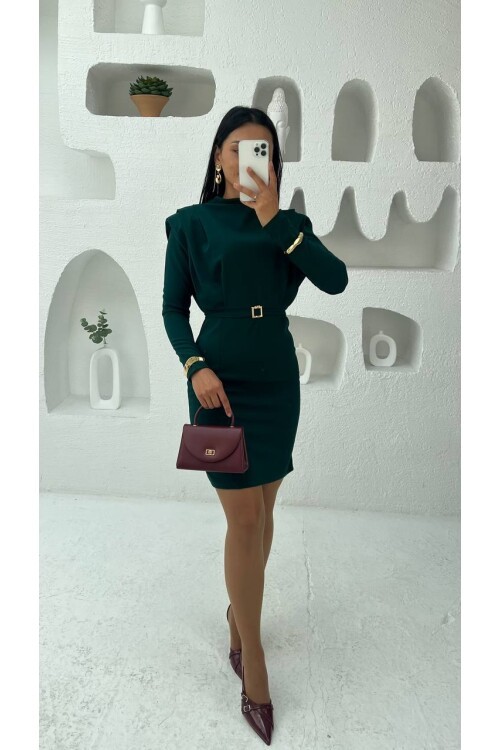 3838-ZÜMRÜT BALIKÇI YAKA KARE TOKA KEMERLİ KISA ELBİSE