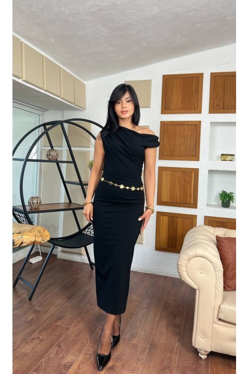 3851-SİYAH TEK OMUZ ZİNCİR KEMERLİ ELBİSE