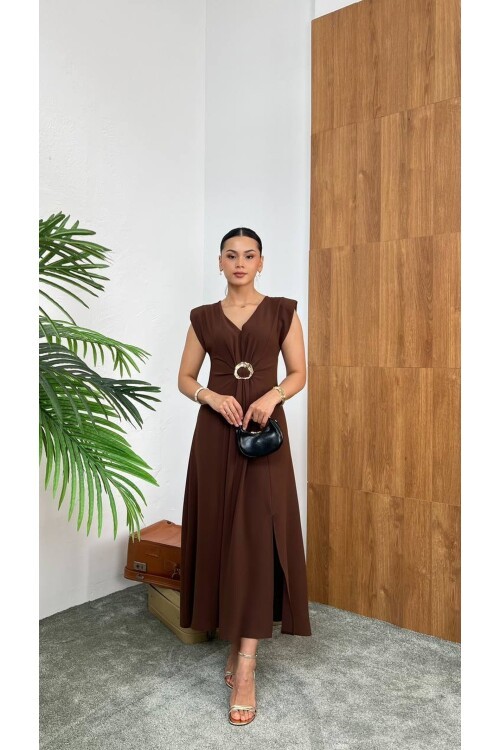 3865-KAHVERENGİ  SIFIR KOL VATKALI OLİPS TOKALI YIRTMAÇLI ELBİSE