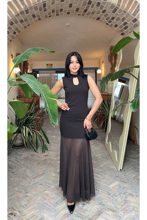 3882-KAHVERENGİ ÜSTÜ KREP ALTI TÜL ELBİSE