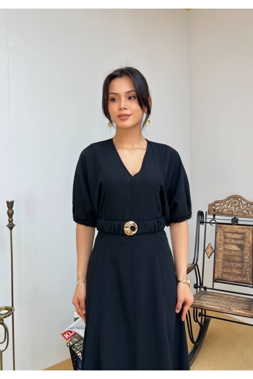 3909-SİYAH DOUBLE KUMAŞ KENDİNDEN BROŞ KEMERLİ ELBİSE