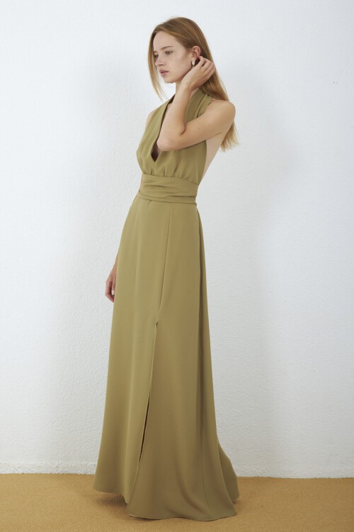 4133-Açık Oliv Halter Yaka Drapeli Yırtmaçlı Maxi Elbise