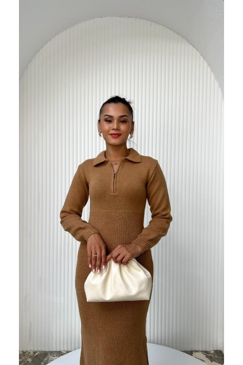 BİSKUVİ POLO YAKA FERMUARLI TRİKO ELBİSE