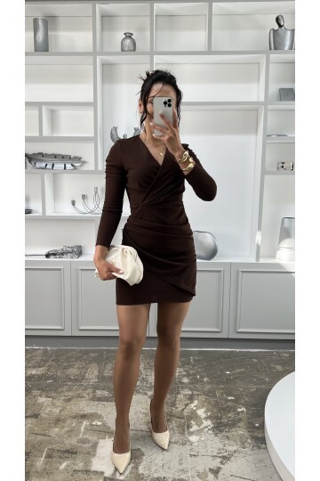 3037-KAHVERENGİ KISA DRAPELİ KRUVAZE YAKA ELBİSE