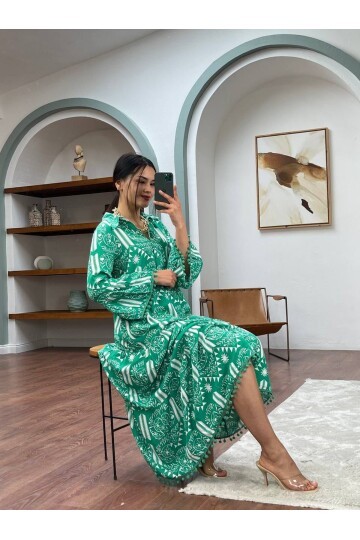 3072-YEŞİL ÖNÜ YARIM PAT PANPONLU ELBİSE