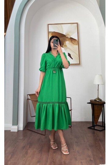 3079-YEŞİL DÜZ KETEN ALT DANTEL DETAYLI ELBİSE