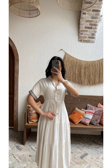 3080-BEJ KOL MANŞETLERİ ŞERİTLİ ELBİSE