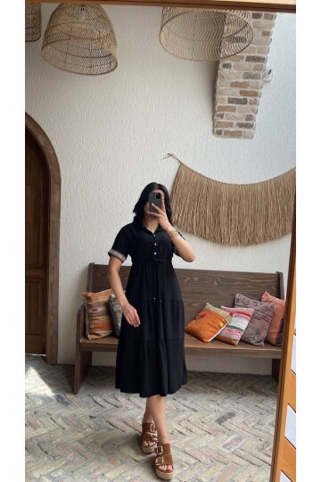 3080-SİYAH KOL MANŞETLERİ ŞERİTLİ ELBİSE