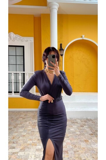 3361-ANTRASİT BÜZGÜLÜ DEMİR TOKA KEMERLİ ELBİSE