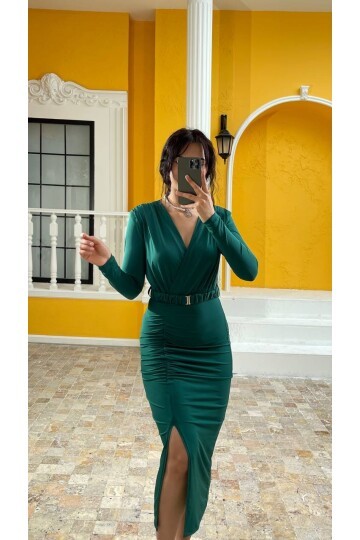 3361-YEŞİL BÜZGÜLÜ DEMİR TOKA KEMERLİ ELBİSE