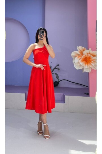 3443-KIRMIZI TEK OMUZ FİYONK DETAY ELBİSE