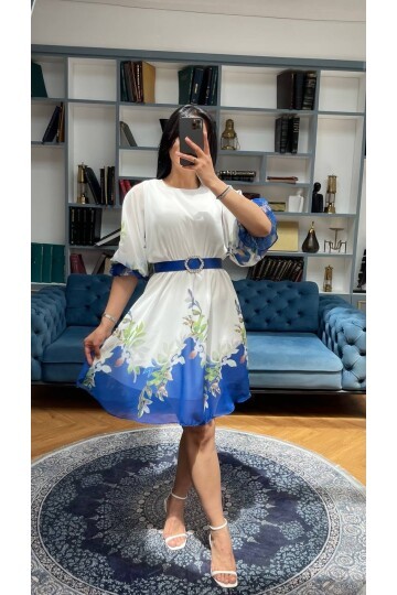 3485-BEYAZ YUVARLAK KEMER DETAY ALTI SULU ELBİSE