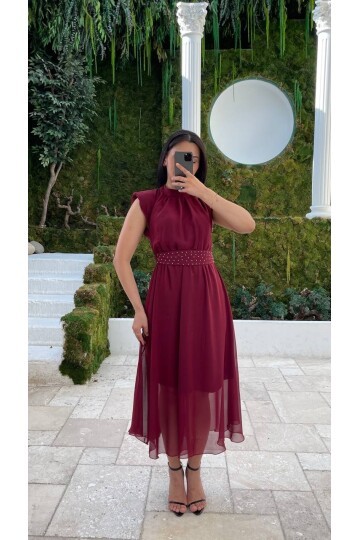 3509-BORDO KEMERİ TAŞ DETAYLI ŞİFON ELBİSE