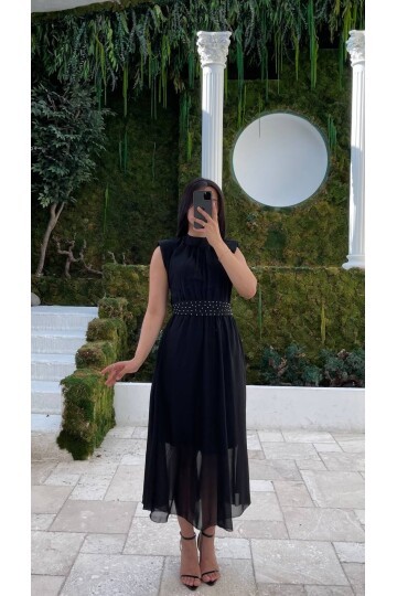 3509-SİYAH KEMERİ TAŞ DETAYLI ŞİFON ELBİSE
