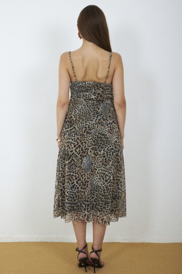 3541-Leopar Desenli Degaje Yaka Askılı Midi Elbise