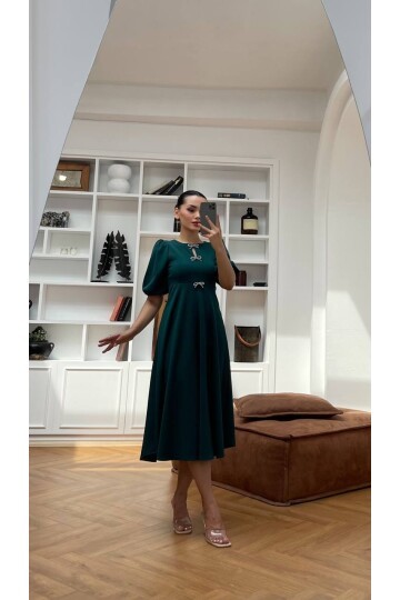 3578-ZÜMRÜT TAŞ FİYONKLU ELBİSE