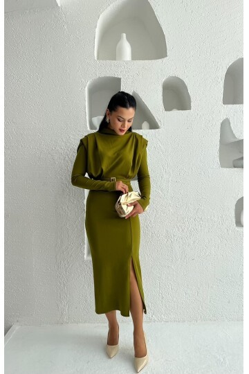 3587-OLİV  BALIKÇI YAKA OMUZLARI PİLELİ KENDİNDEN TOKA KEMERLİ ELBİSE