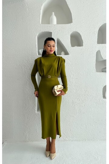3587-OLİV  BALIKÇI YAKA OMUZLARI PİLELİ KENDİNDEN TOKA KEMERLİ ELBİSE