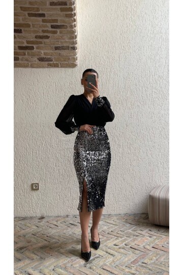 3594-GÜMÜŞ ÜSTÜ ŞİFON ETEĞİ PULPAYET ELBİSE