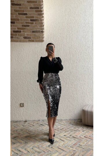 3594-GÜMÜŞ ÜSTÜ ŞİFON ETEĞİ PULPAYET ELBİSE