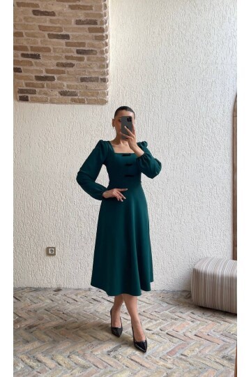 3630-ZÜMRÜT KADİFE FİYONK DETAY ELBİSE