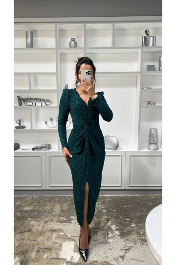 3633-ZÜMRÜT SİMLİ BÜZGÜ DETAYLI ELBİSE