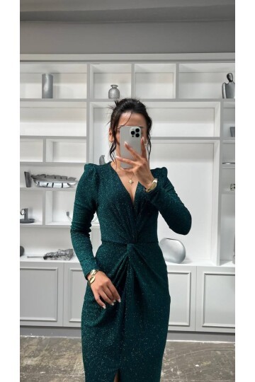 3633-ZÜMRÜT SİMLİ BÜZGÜ DETAYLI ELBİSE