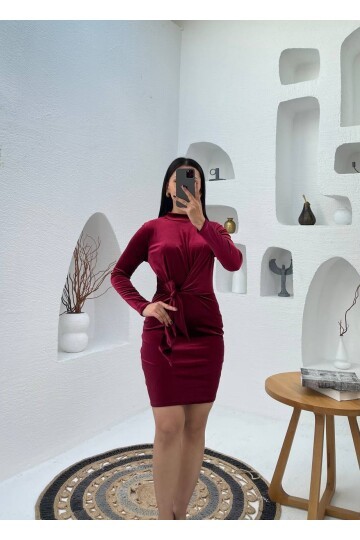 3648-BORDO KADİFE ÖNDEN BAĞLAMALI KISA ELBİSE