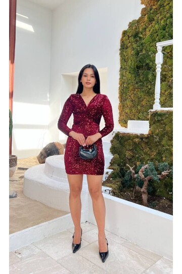 3649-BORDO ÖNÜ BÜZGÜ DETAY KISA PUL PAYET ELBİSE