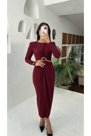3655-BORDO YANLARI AÇIK GOLD TOKA DETAYLI ELBİSE