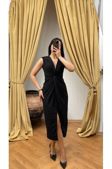 3698-SİYAH ÖNÜ BÜZGÜLÜ ELBİSE