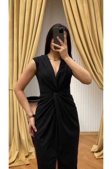 3698-SİYAH ÖNÜ BÜZGÜLÜ ELBİSE