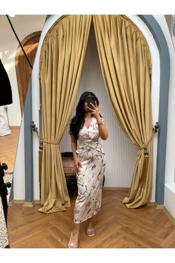 3710-BEYAZ SATEN DETAY ELBİSE