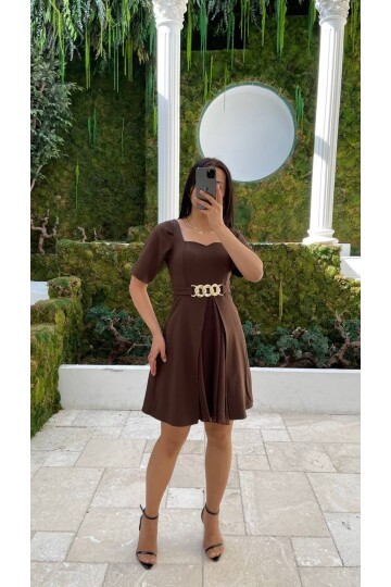 3712-KAHVERENGİ GOLD KEMER DETAYLI ELBİSE