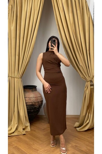 3714-KAHVE  YANLARI DRAPELİ ELBİSE