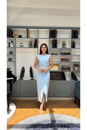 3755-MAVİ BÖBREK PENCERELİ TOKALI ELBİSE