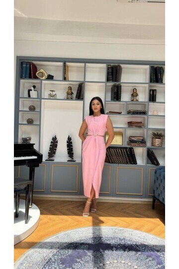 3755-PEMBE BÖBREK PENCERELİ TOKALI ELBİSE