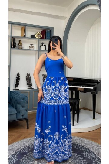 3762-MAVİ ALTI SULU ÇİÇEK DESEN SIFIR KOL ELBİSE