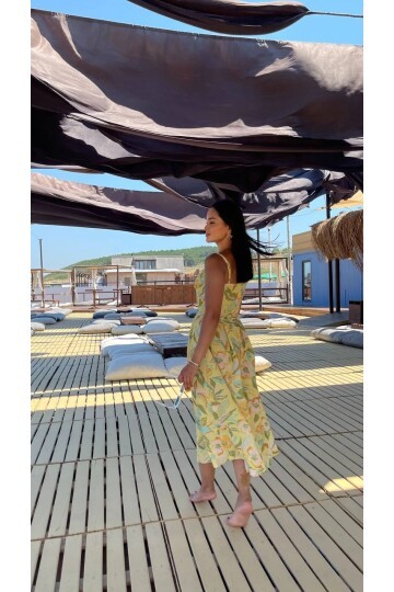 3786-SARI KETEN ÇİÇEKLİ DÜĞMELİ ELBİSE