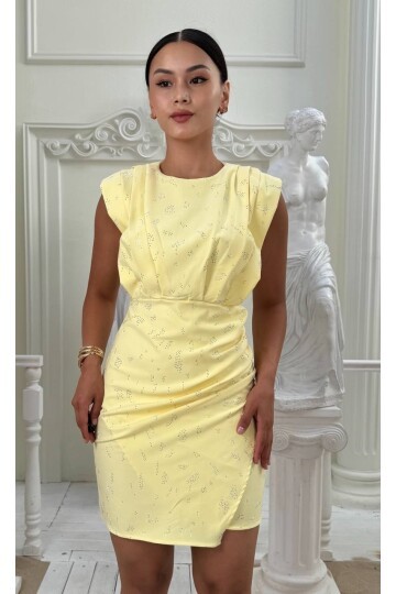 3794-SARI TAŞLI KISA ETEĞİ DRAPELİ ELBİSE