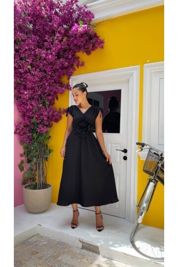 3798-SİYAH GÜL BROŞ DETAY ELBİSE