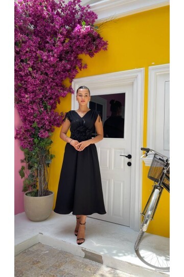 3798-SİYAH GÜL BROŞ DETAY ELBİSE